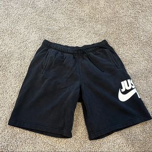 Nike Sportswear Club
“Just Do It” Men's Graphic Shorts